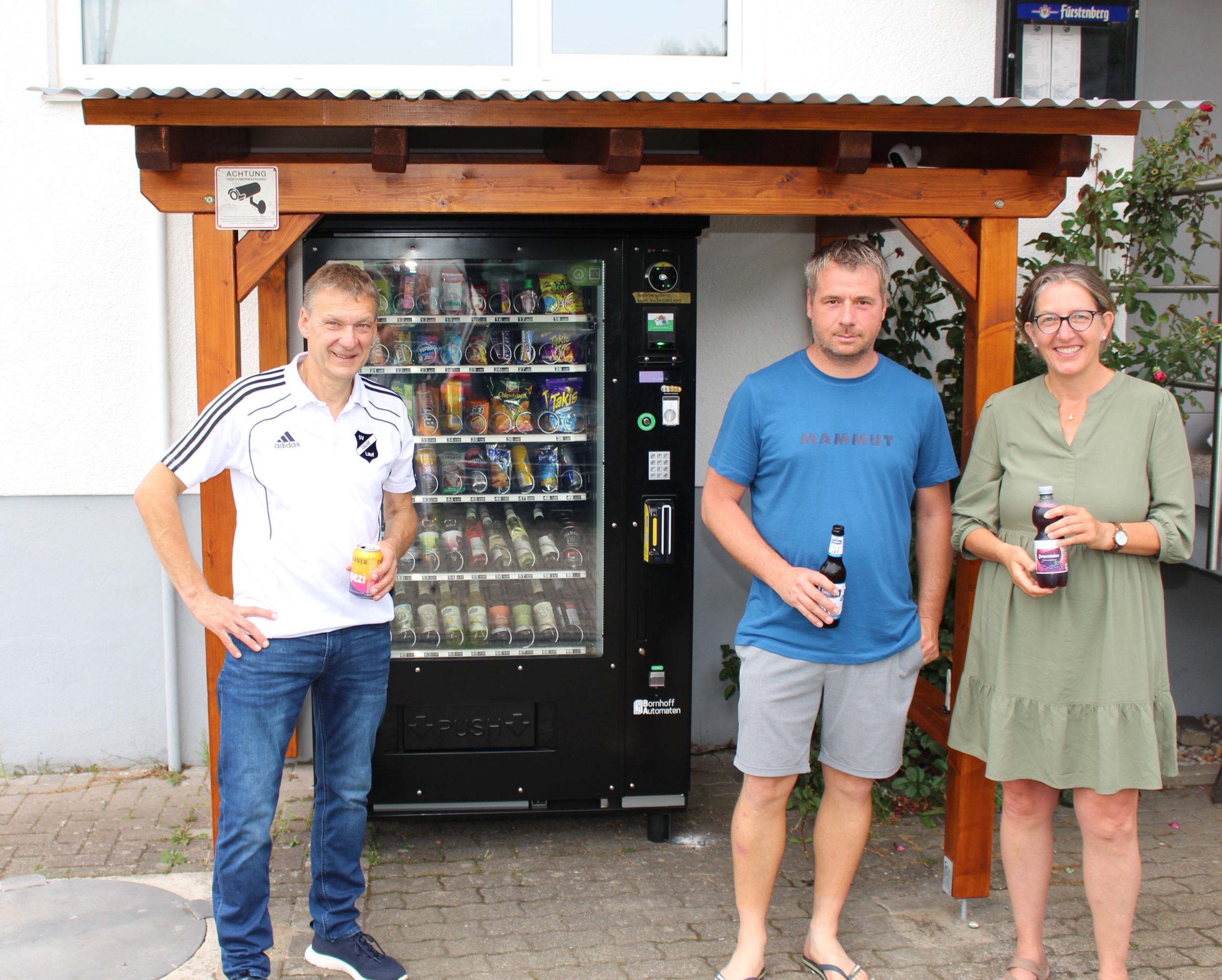 Read more about the article Einweihung 24/7 – Getränke- & Snackautomat SV Lauf